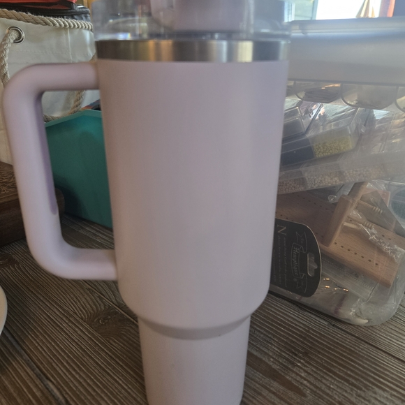 Stanley Orchid Soft Matte 40oz - Picture 3 of 6